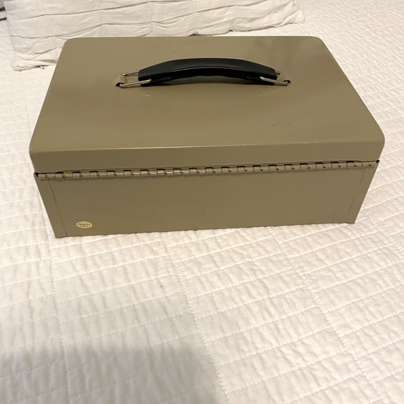 Cash Box - Picture 3 of 5